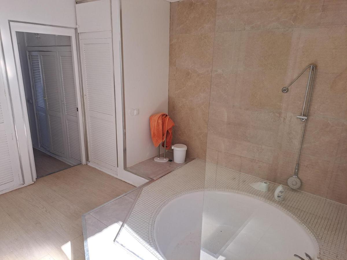 Private Suites In Huge Penthouse 1St Line Puerto Banus, Incredible Views, Jacuzzis Марбелья Екстер'єр фото