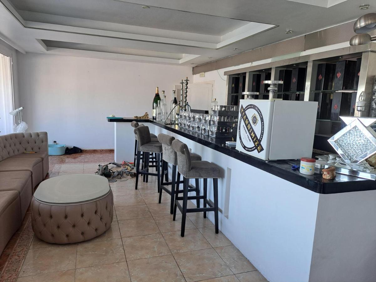 Private Suites In Huge Penthouse 1St Line Puerto Banus, Incredible Views, Jacuzzis Марбелья Екстер'єр фото