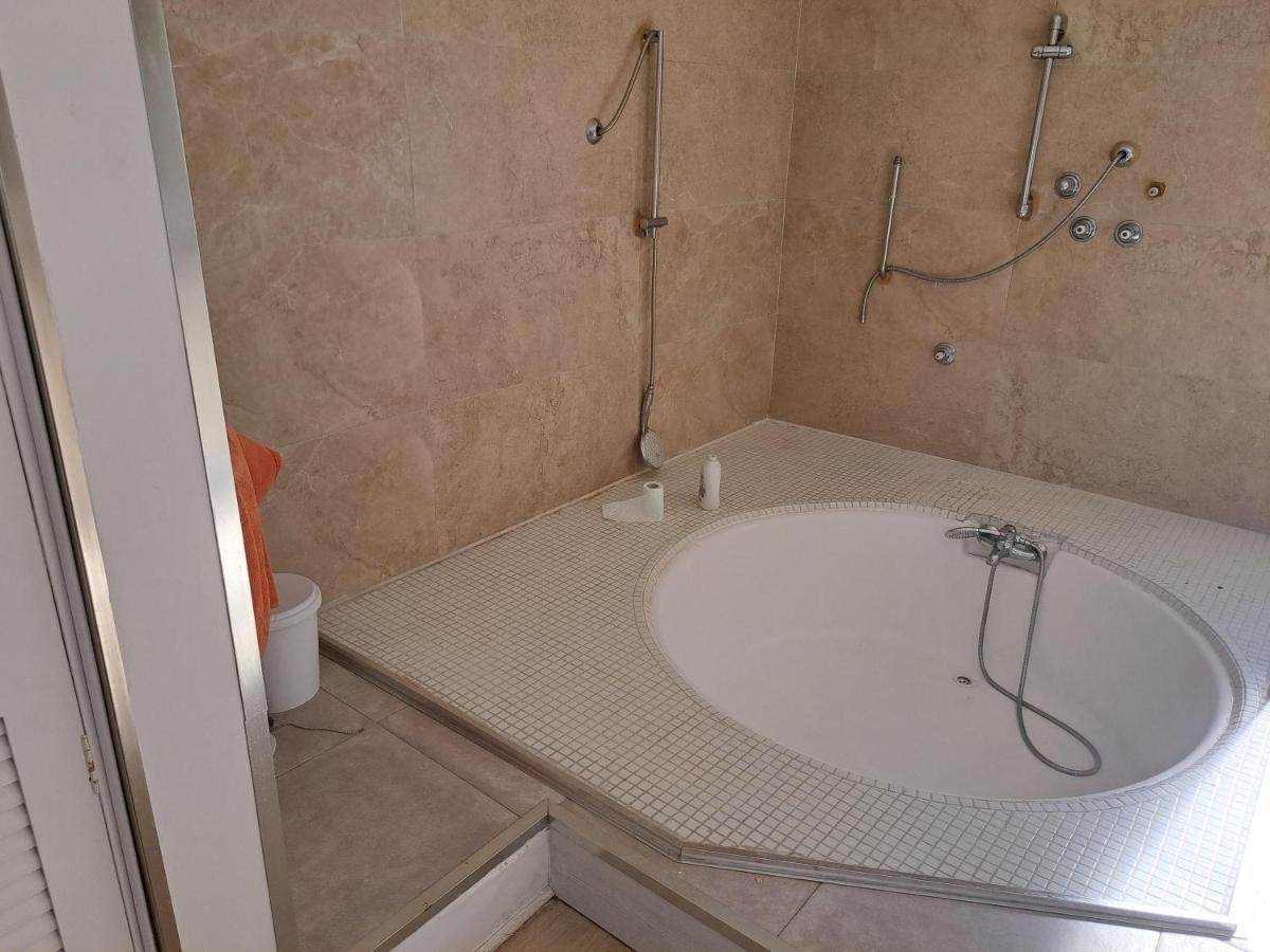 Private Suites In Huge Penthouse 1St Line Puerto Banus, Incredible Views, Jacuzzis Марбелья Екстер'єр фото