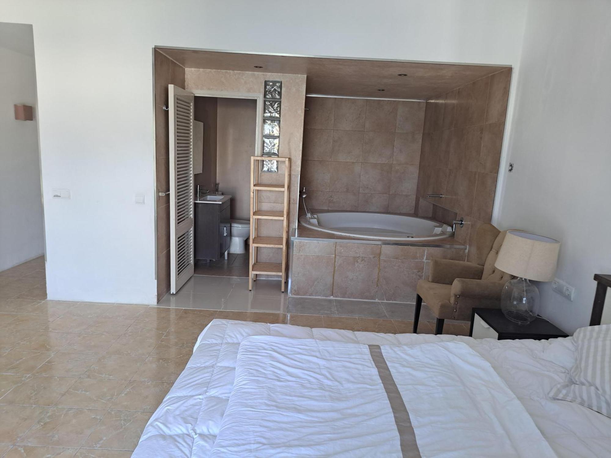 Private Suites In Huge Penthouse 1St Line Puerto Banus, Incredible Views, Jacuzzis Марбелья Екстер'єр фото