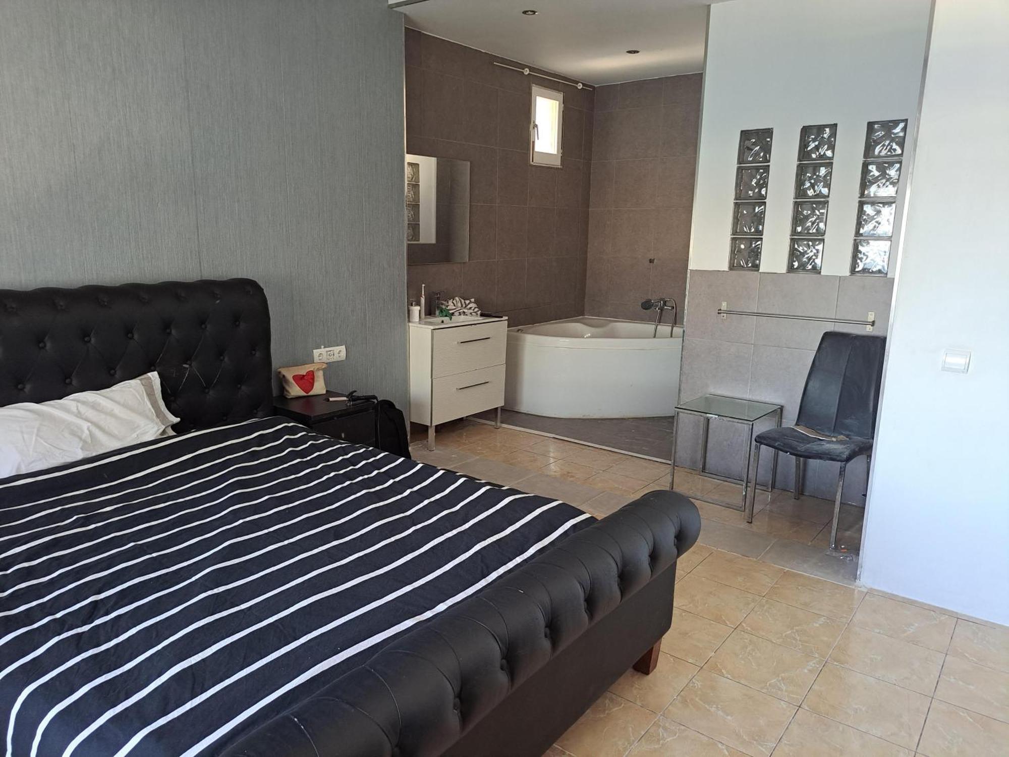 Private Suites In Huge Penthouse 1St Line Puerto Banus, Incredible Views, Jacuzzis Марбелья Екстер'єр фото